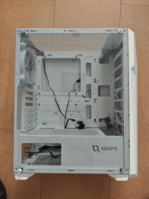 Carcasa Aqirys alba RGB