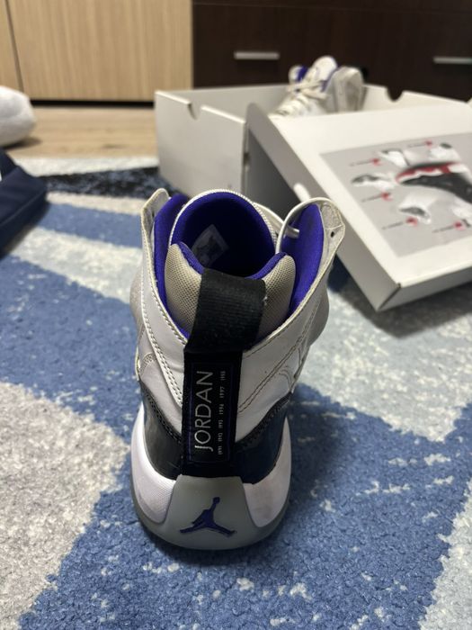 Продавам Nike air jordan jump two trey