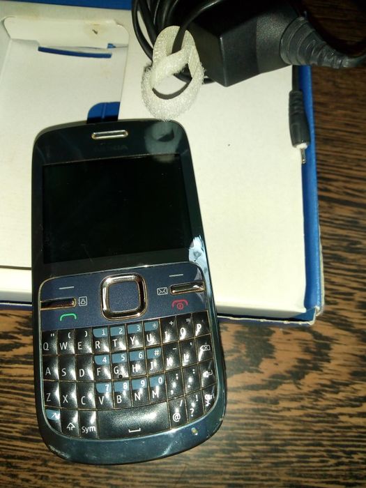 Смартфон Nokia Lumia 800, Nokia C3