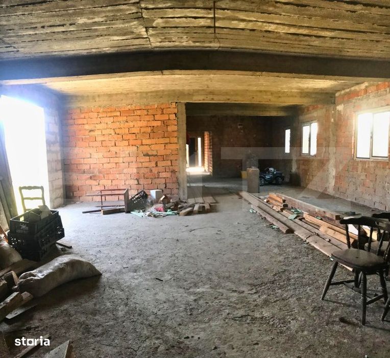 Casa (la rosu), Livada si Padure, Teren Generos si Plata Flexibila –