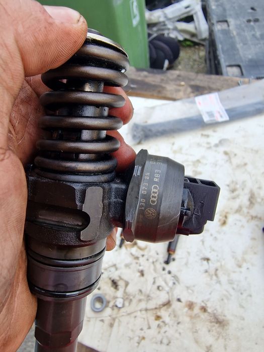 Injector injectoare 1.9 bls vw golf 5 jetta passat octavia 2