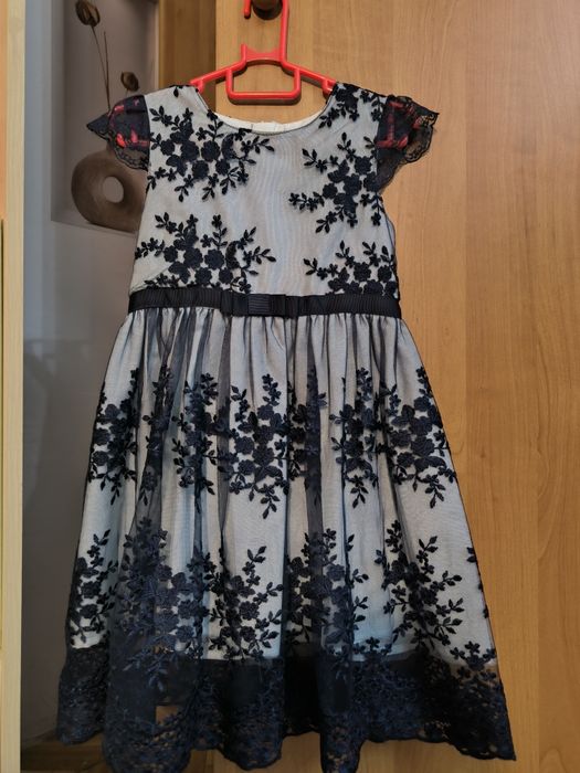 Продам платье на 4-5 лет