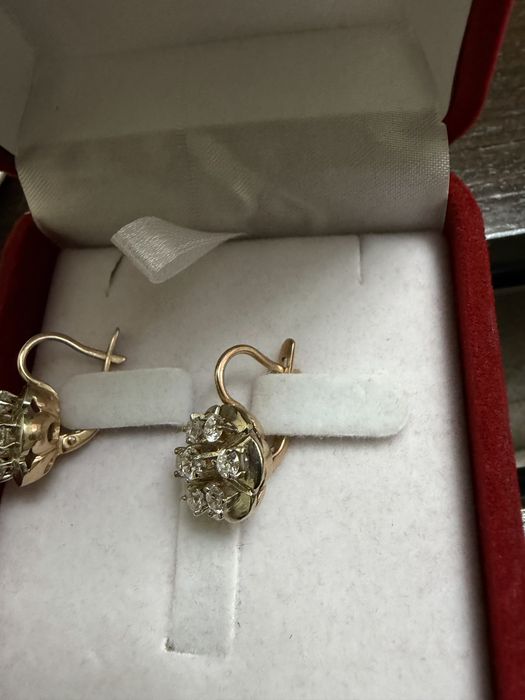 Продам серьги золотые с брилиантами