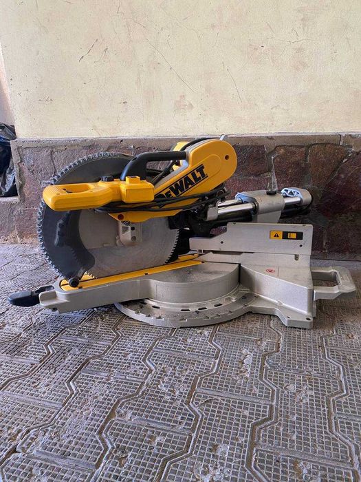 Электропила торцовочная