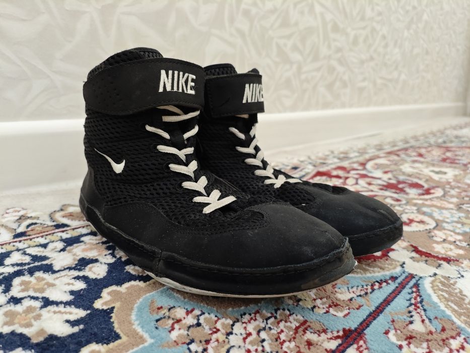 продаются борцовки NIKE INFLICT 3