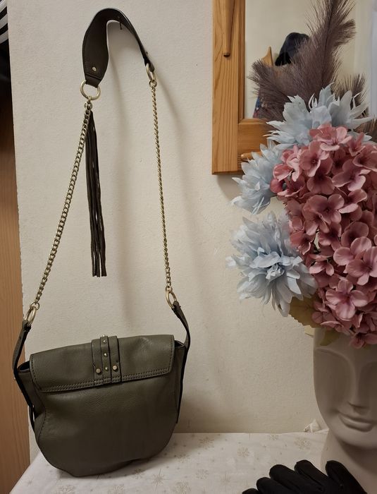 Дамска оригинална чантичка за през рамо. Guess Dixie Crossbody Flap