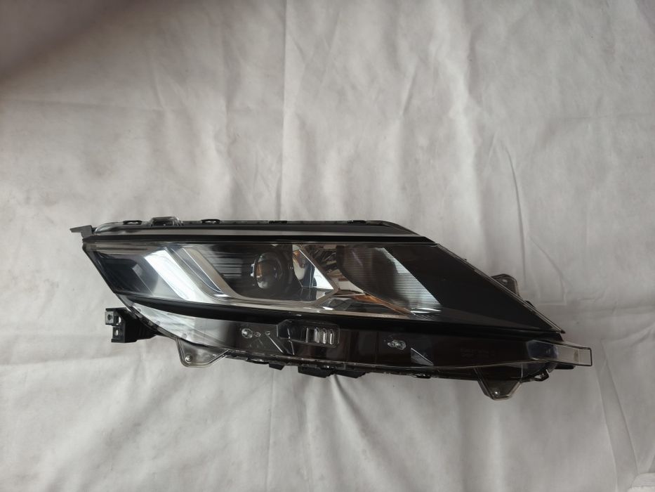 Фара Mitsubishi L200 (19/25), ORIGINAL Правая Фара Митсубиси L200