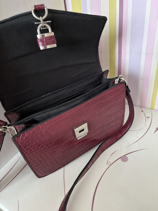 Дамска тъмно червена чанта Stradivarius