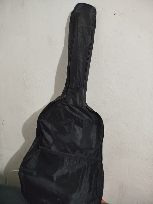 Продам гитару белого цвета