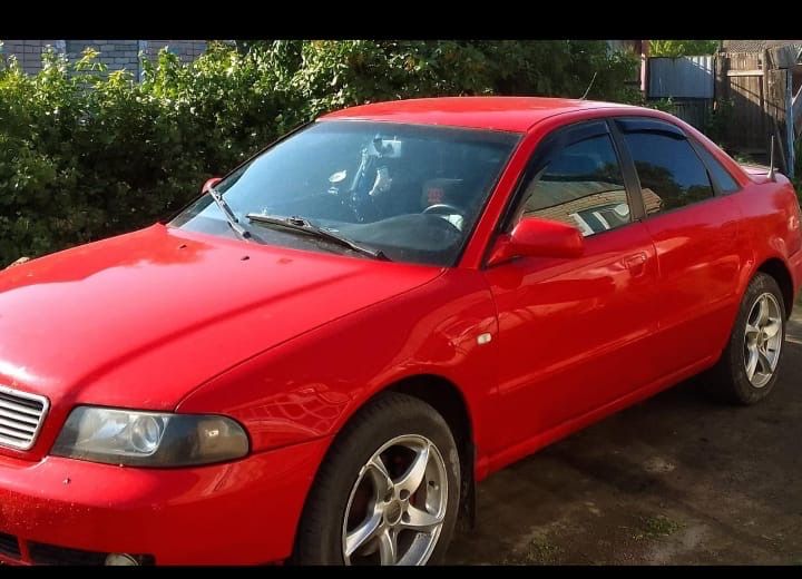 Машина audi a4