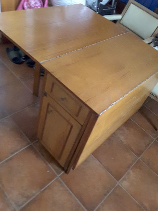 Vand masa din lemn rabatabila