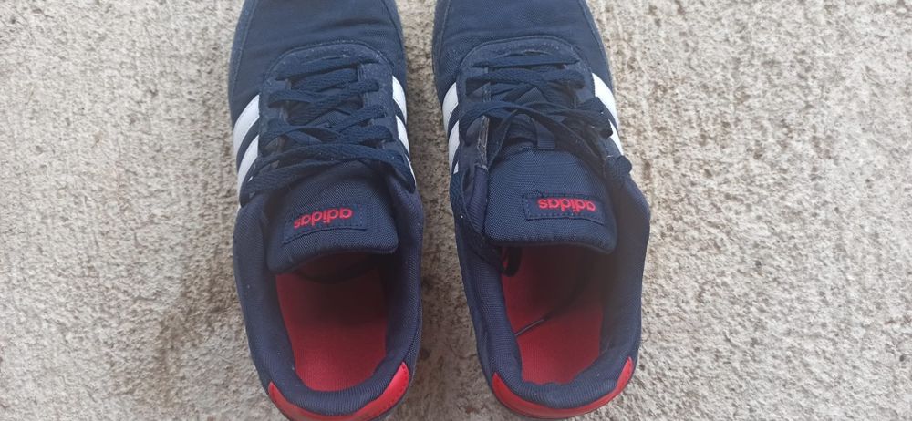 Маратонки и обувки Adidas и други