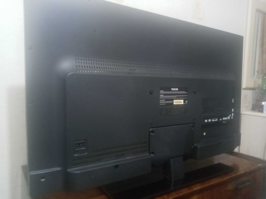 40" FullHD 1920x1080 телевизор черного цвета Yasin LED-40E59TS