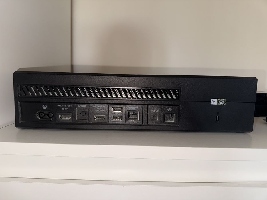 Xbox One + Kinect