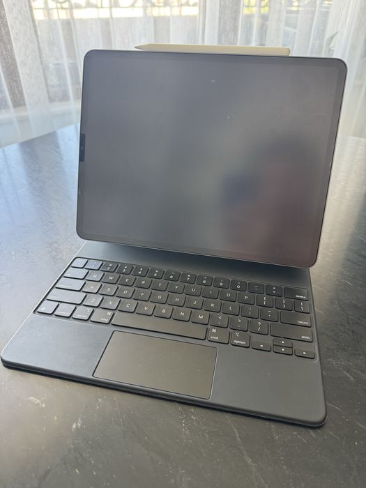 Ipad Pro 12.9 inch M2 chip (5th Generation) 256 GB + Magic Keyboard + Apple Pencil