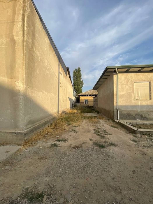 Uy sotiladi srochna 6 sotix