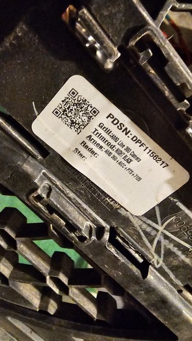 Mercedes glb x247 решетка AMG Line с дупка за камера