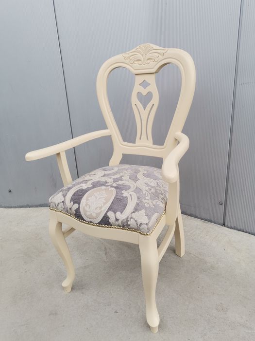 Scaun deosebit din lemn masiv