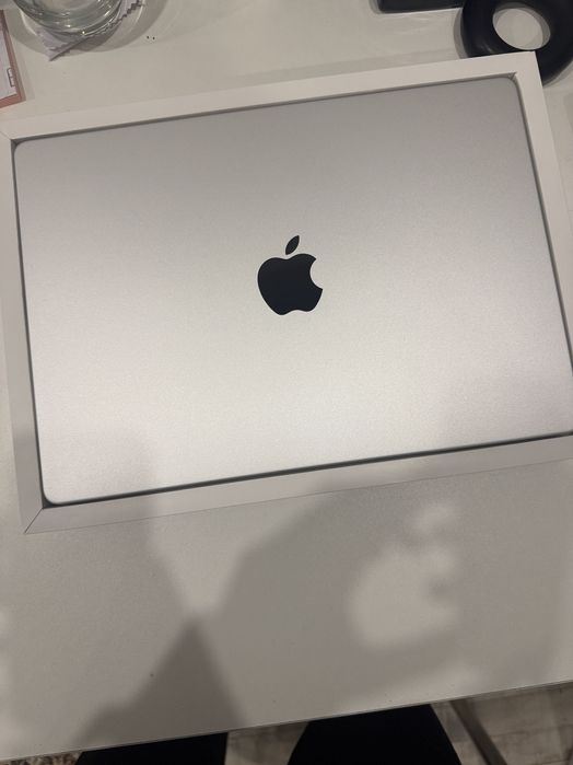 macbook 14 pro M5 512gb