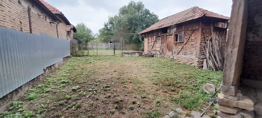 Casa de vanzare cu 2 camere + gradina