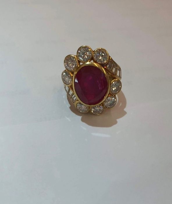 Inel din aur cu diamante si rubin natural de 6.84 Carat