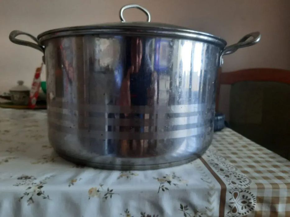 Кастрюля большая
