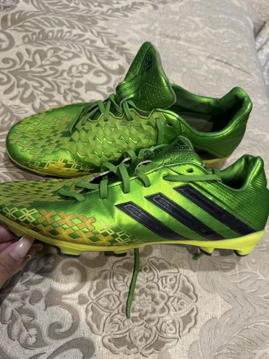 Продавам оригинални бутонки Adidas с място за чип