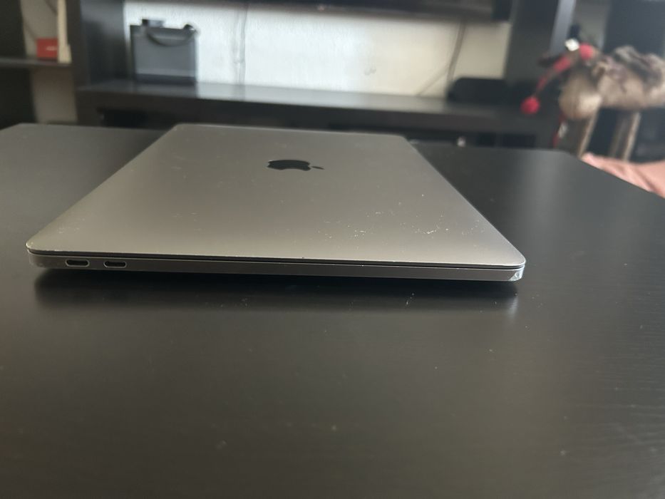 Vând Macbook Pro A1708 i5 8 GB RAM SAD 256 GB