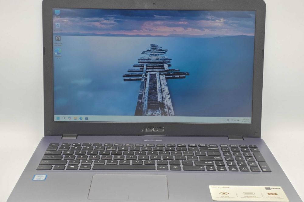 Laptop Acer cu i5 8265U, 8 GB RAM si SSD 500 GB