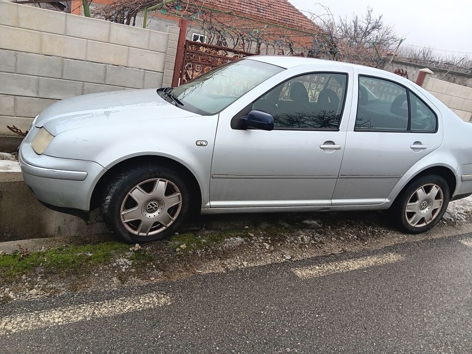 Volkswagen Bora 1.6 benzina.