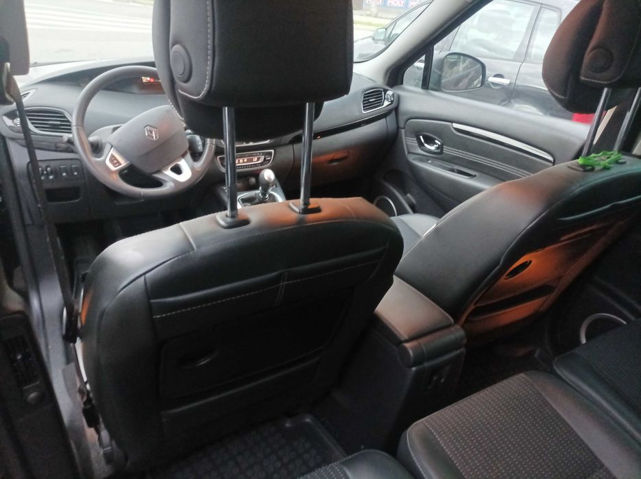 Vand Renault scenic trei diesel , an fabricație 2012,
