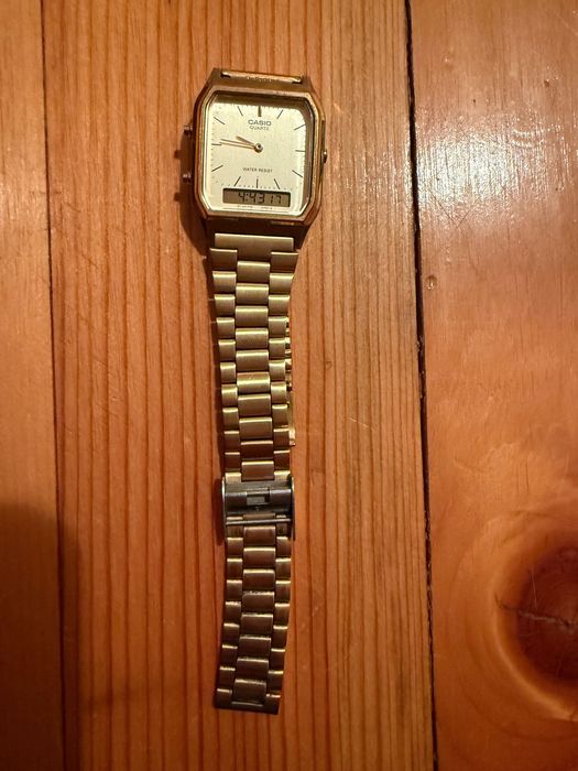 Часовник Casio quarts