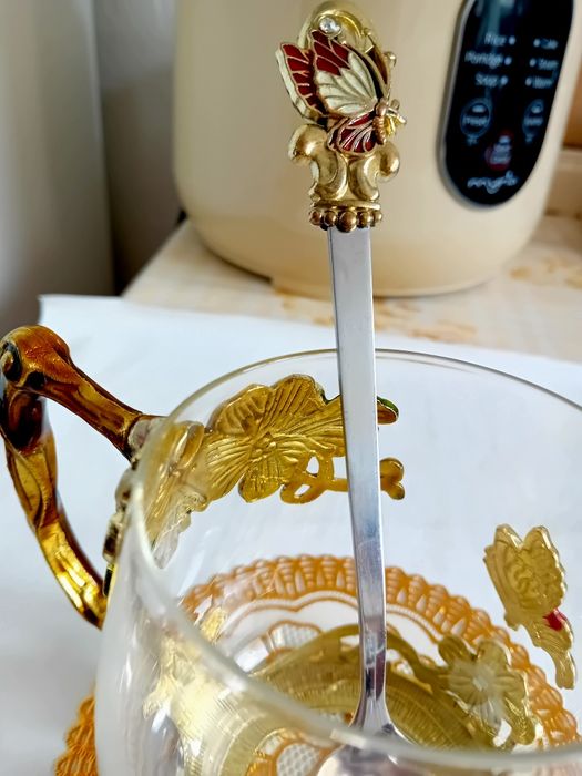 Set cafea: ceașcă și linguriță + suport