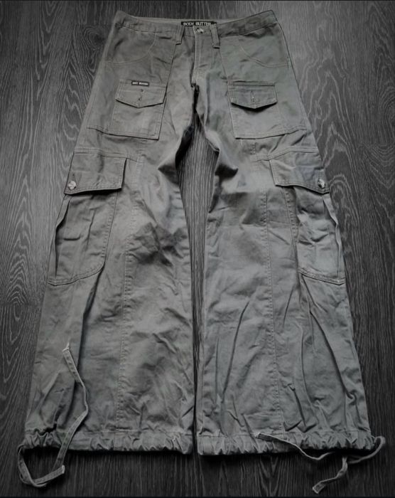 Cargo body butter flaired jeans