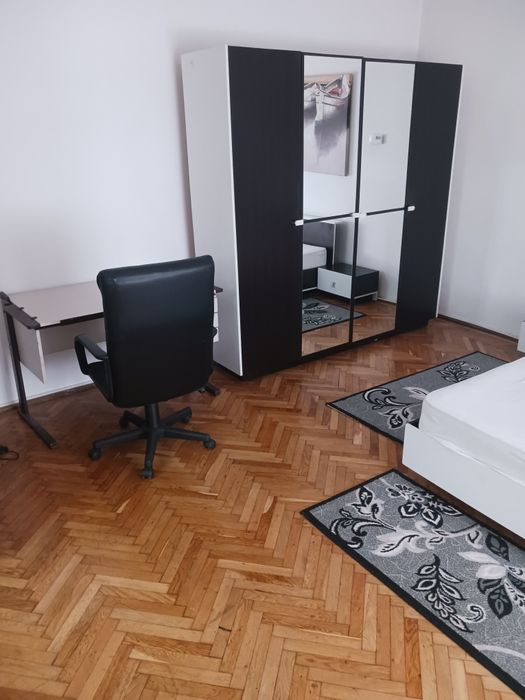Ofer spre închiriere apartament cu 2 camere la casa cu intrare separata, contoare si centrala proprie in centru civic lângă ONIX