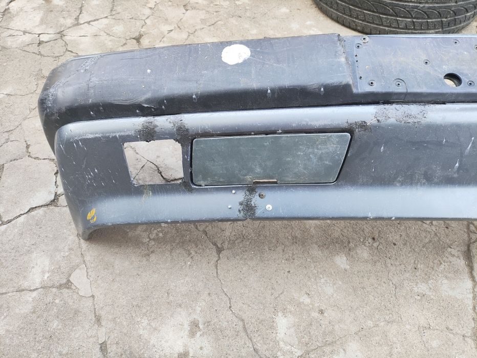 Бампер оригинал 124 Мерседес