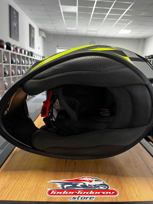 Мото каска AIROH VALOR SAM Yellow,размер XXL 63-64,добро състояние