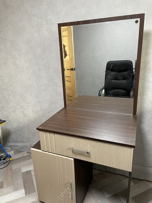 Косметический столик