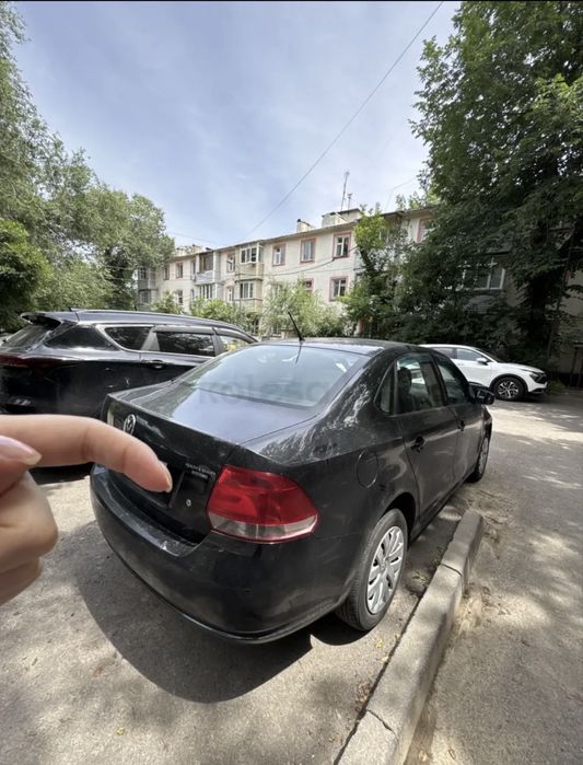 Продам машину Volkswagen polo 2014