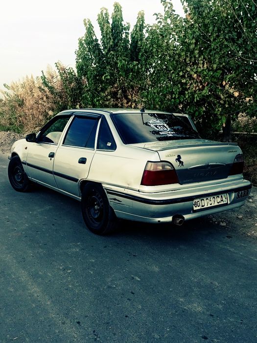 Qolganini moshinani yonida gaplashamiz