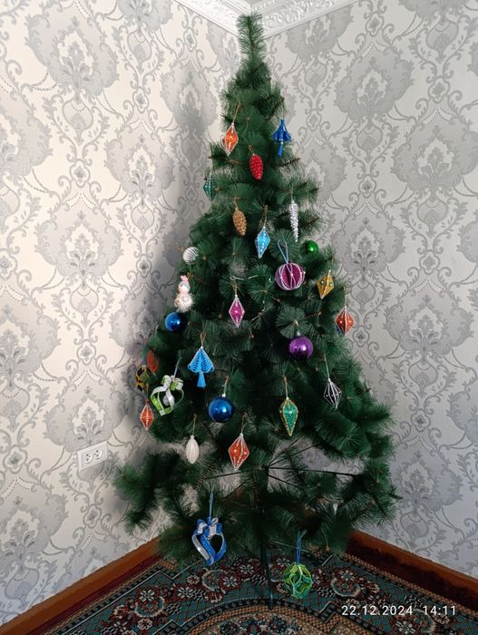 Продаётся новогодняя ёлка
