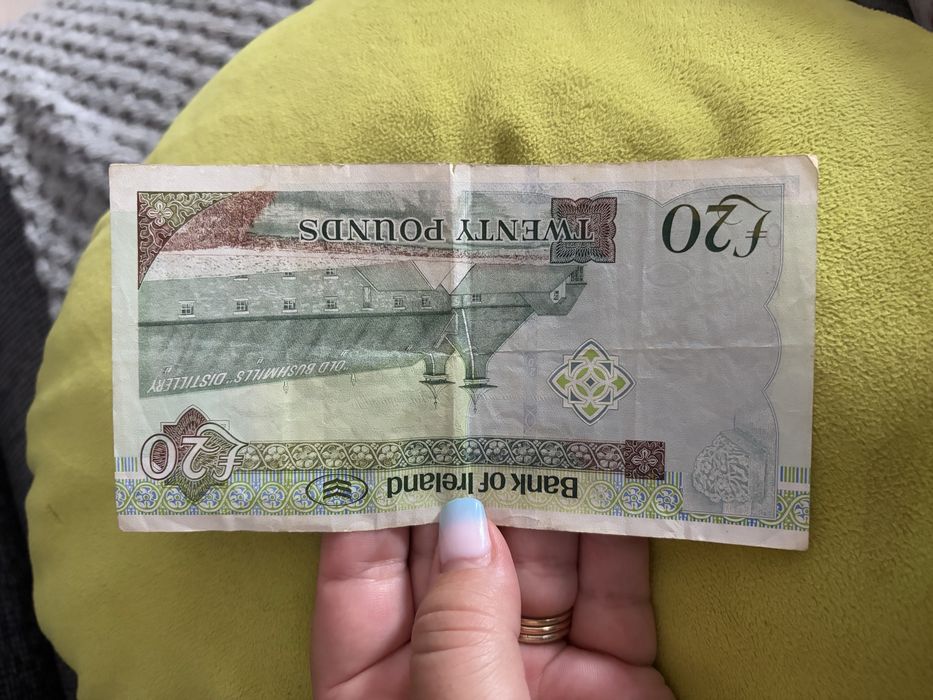 Bancnota 20£ de hartie