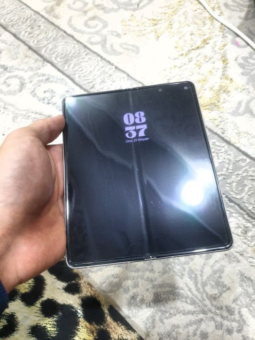 Samsung  Z fold 3 sotiladi 3.300 kelishamiz