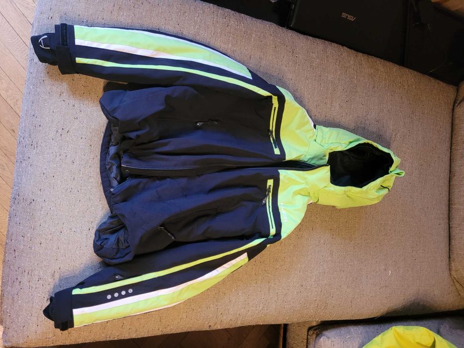 Продавам детски зимни дрехи