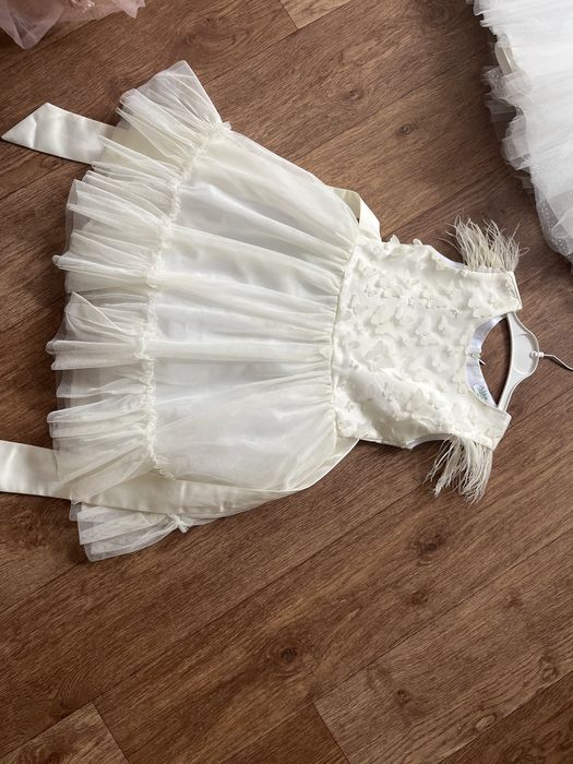 Срочно продам праздничные платья для девочки