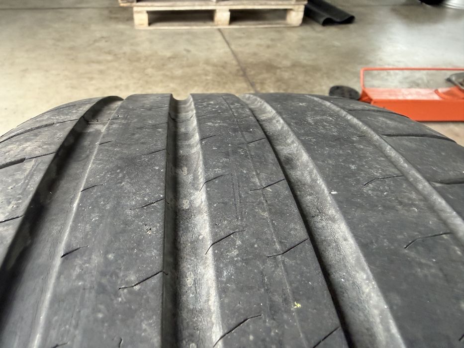 2бр. Летни Гуми С Борд 245/45R/19 -BRIDGESTONE- DOT:2823- 4.6мм. *50€ за 2бр.*