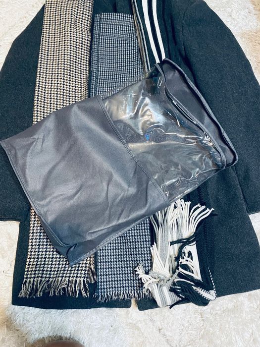 Ново стилно и елегантно италиянско мъжко палто .