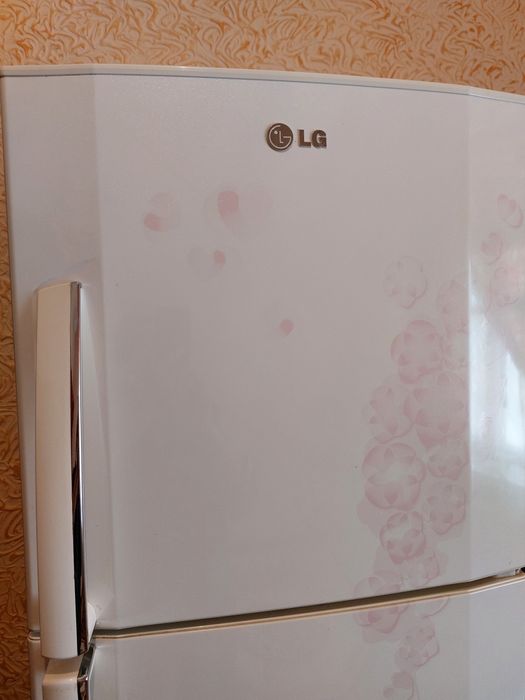 Холодильник LG сатылады