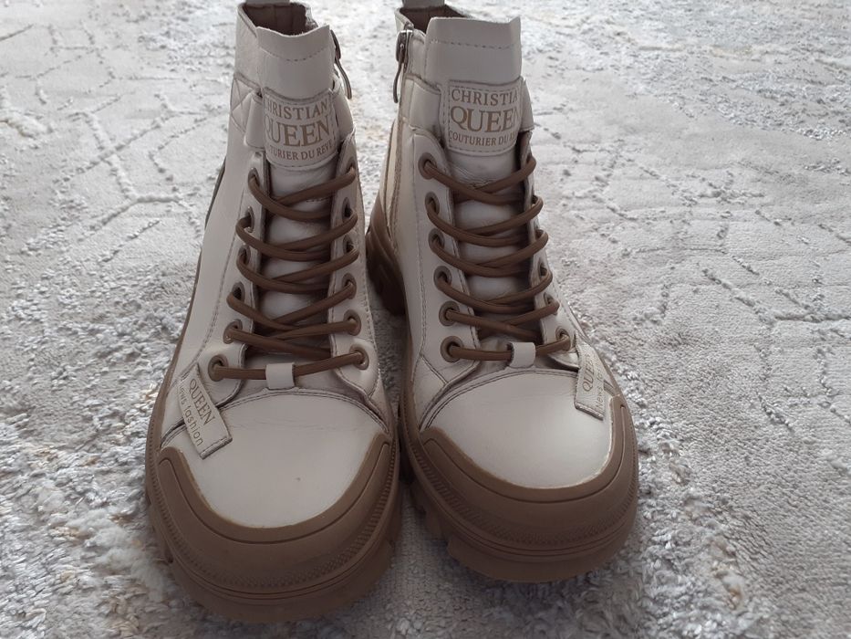 Женские весенние ботинки