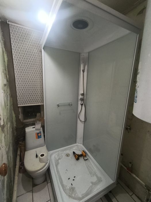 Установка душевых кабин